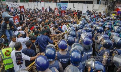 নিরাপত্তা ঝুঁকি এড়াতে বাংলাদেশ থেকে কূটনীতিকদের পরিবার সরিয়ে নিচ্ছে ভারত
