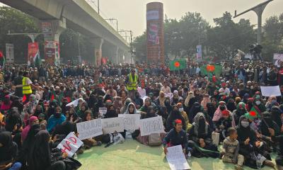 শাহবাগ মোড়ে ফের অবস্থান ইনকিলাব মঞ্চের