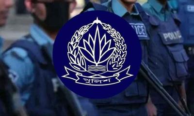নেভি ব্লু শার্টে ফিরছে পুলিশ, প্যান্টের রঙ কী