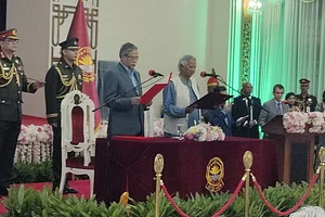 প্রধান উপদেষ্টা হিসেবে শপথ নিলেন ড. মুহাম্মদ ইউনূস