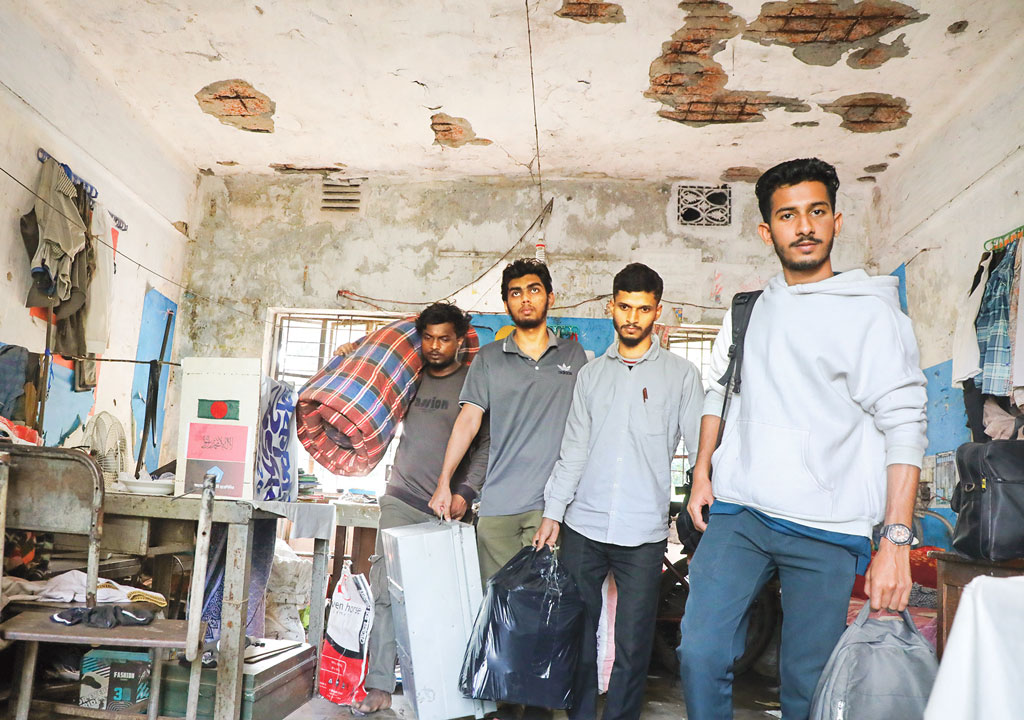 ভূমিকম্পের কাপুঁনিতে কাপঁছে রাজধানীর শিক্ষাপ্রতিষ্টানের সবাই