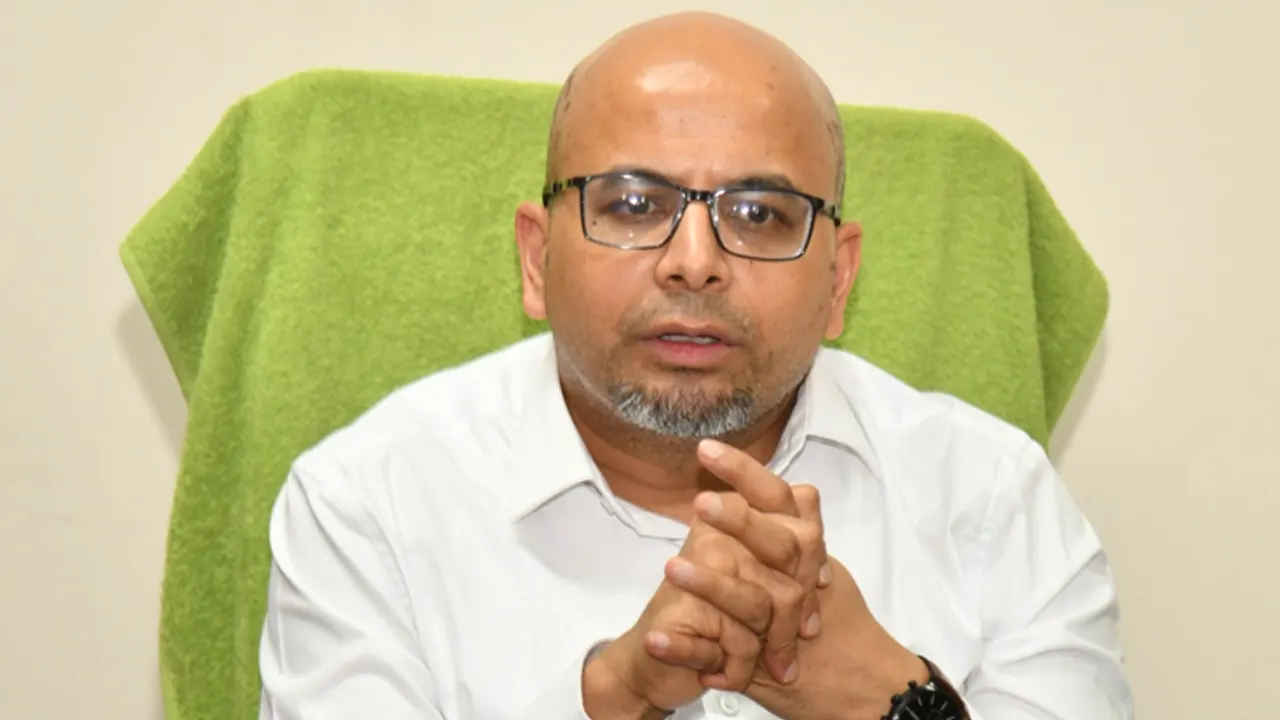 দেশ ছাড়লেন তৈয়ব