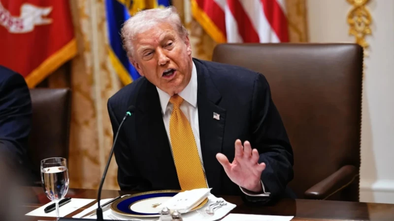 দেশের প্রত্যেক নাগরিককে ২ হাজার ডলার দেওয়ার ঘোষণা ট্রাম্পের