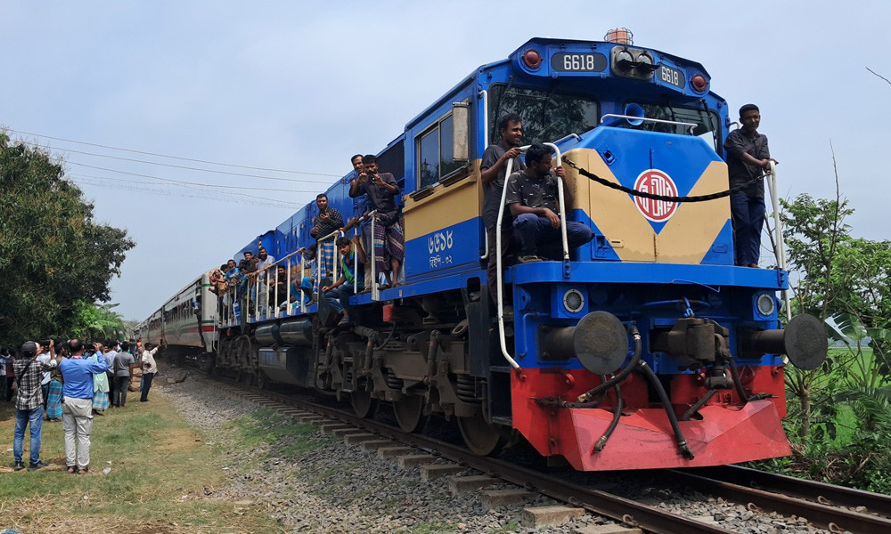 ঈদযাত্রায় উত্তরাঞ্চলের সঙ্গে সারা দেশের ট্রেন চলাচল স্বাভাবিক