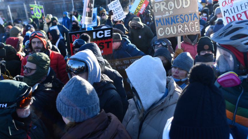 মার্কিন যুক্তরাষ্ট্রে অভিবাসন বিরোধী বিক্ষোভে উত্তাল মিনিয়াপলিস