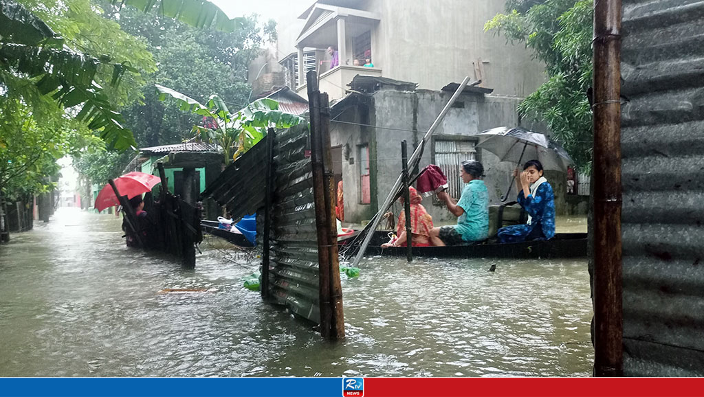 হুহু করে বাড়ছে পানি, ডুবছে ঘরবাড়ি