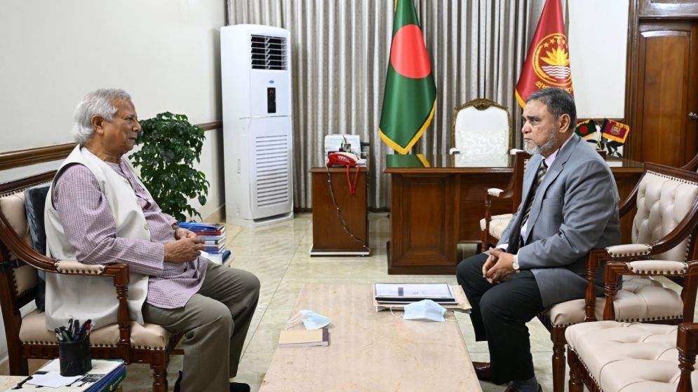 প্রধান উপদেষ্টার সঙ্গে সিইসি সাক্ষাৎ করলেন