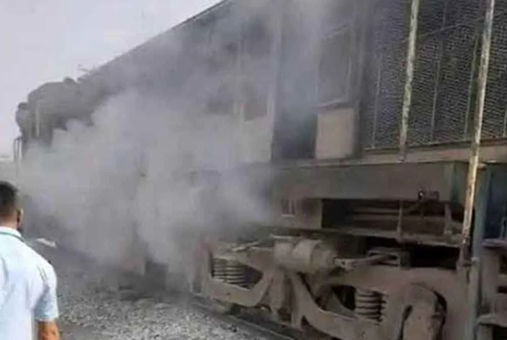 গৌরীপুরে ট্রেনের ইঞ্জিনে আগুন