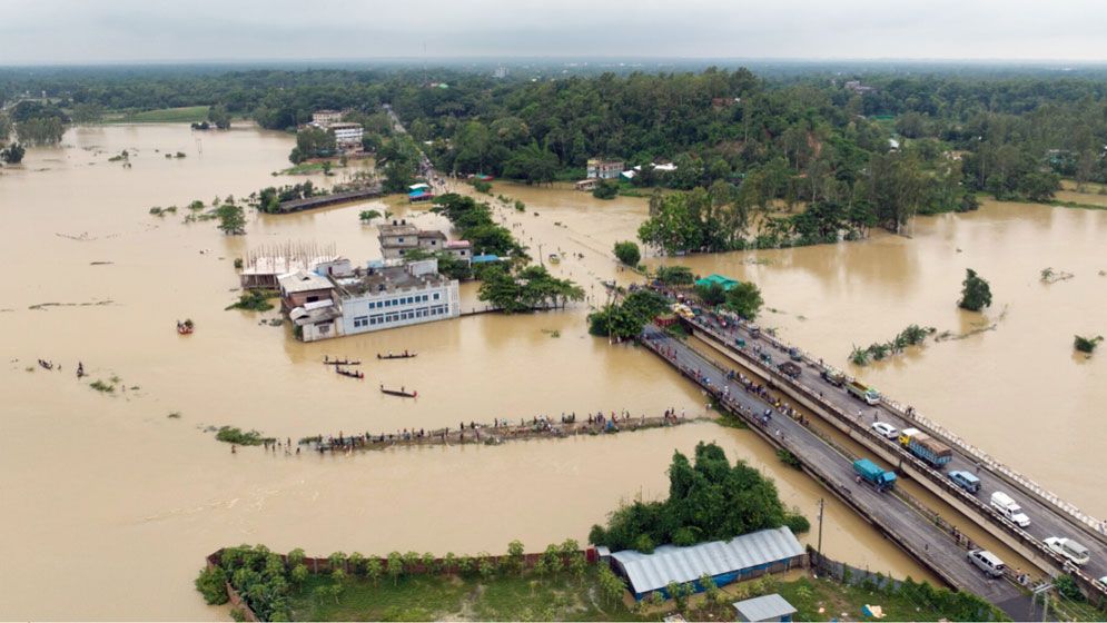 বাণিজ্যিক নগরী চট্টগ্রামে সাড়ে ৭ লাখ মানুষ পানিবন্দি