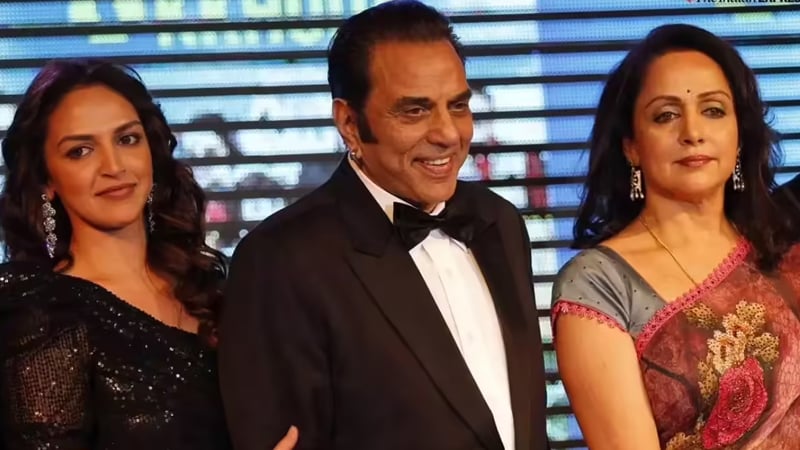 ধর্মেন্দ্রর মৃত্যুর খবরে চটেছেন হেমা মালিনী, এশা দেওল