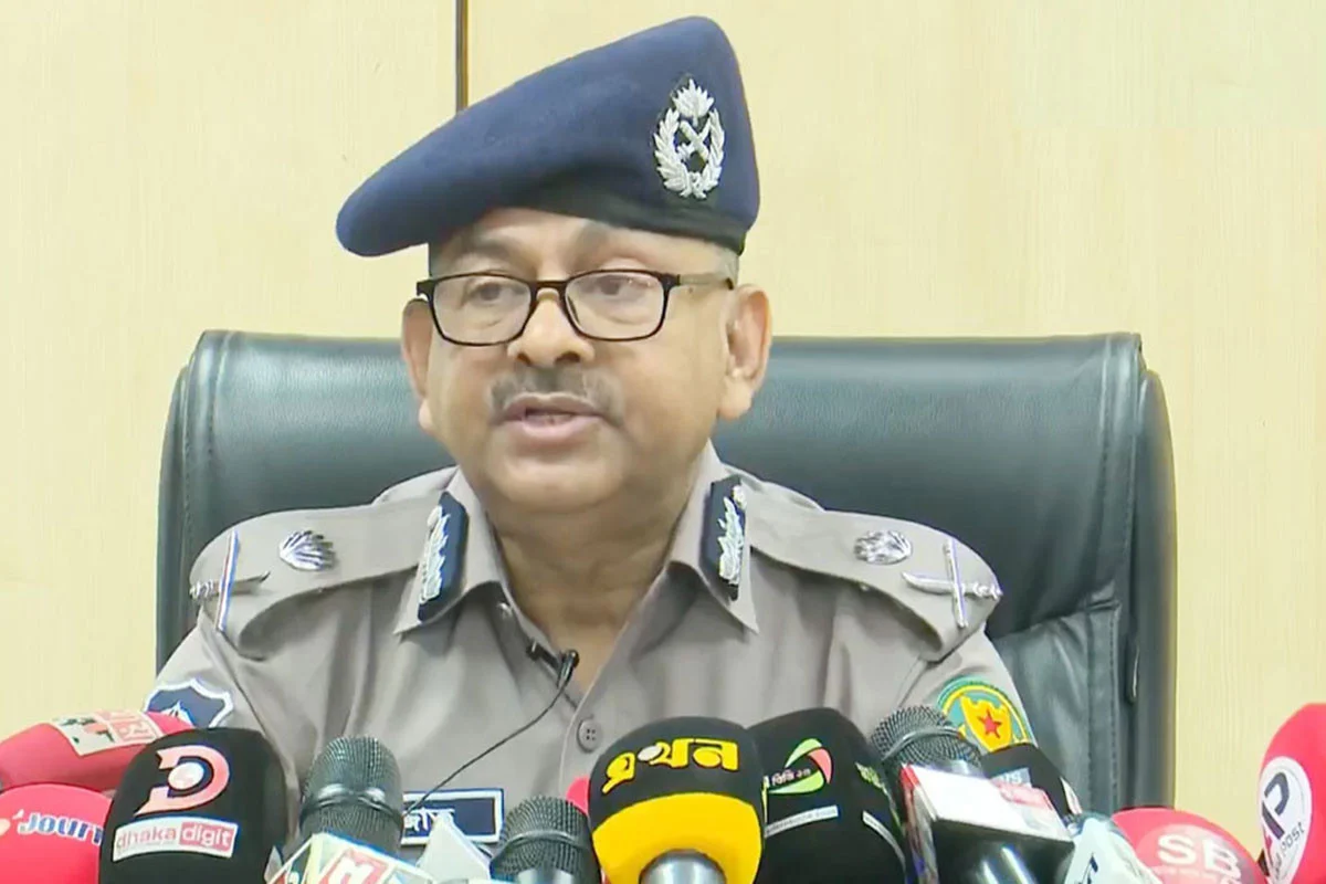 এবার সরে গেলেন ডিএমপি কমিশনার সাজ্জাত আলী