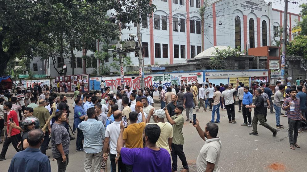রাজধানীর ৩ শিক্ষাপ্রতিষ্ঠানে ছাত্রদল-ছাত্রশিবির সংঘর্ষ, আহত বেশ কয়েকজন