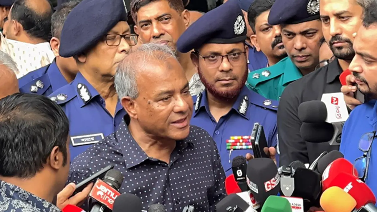 খাগড়াছড়ির ঘটনায় প্রতিবেশী দেশের ইন্ধন রয়েছে: স্বরাষ্ট্র উপদেষ্টা