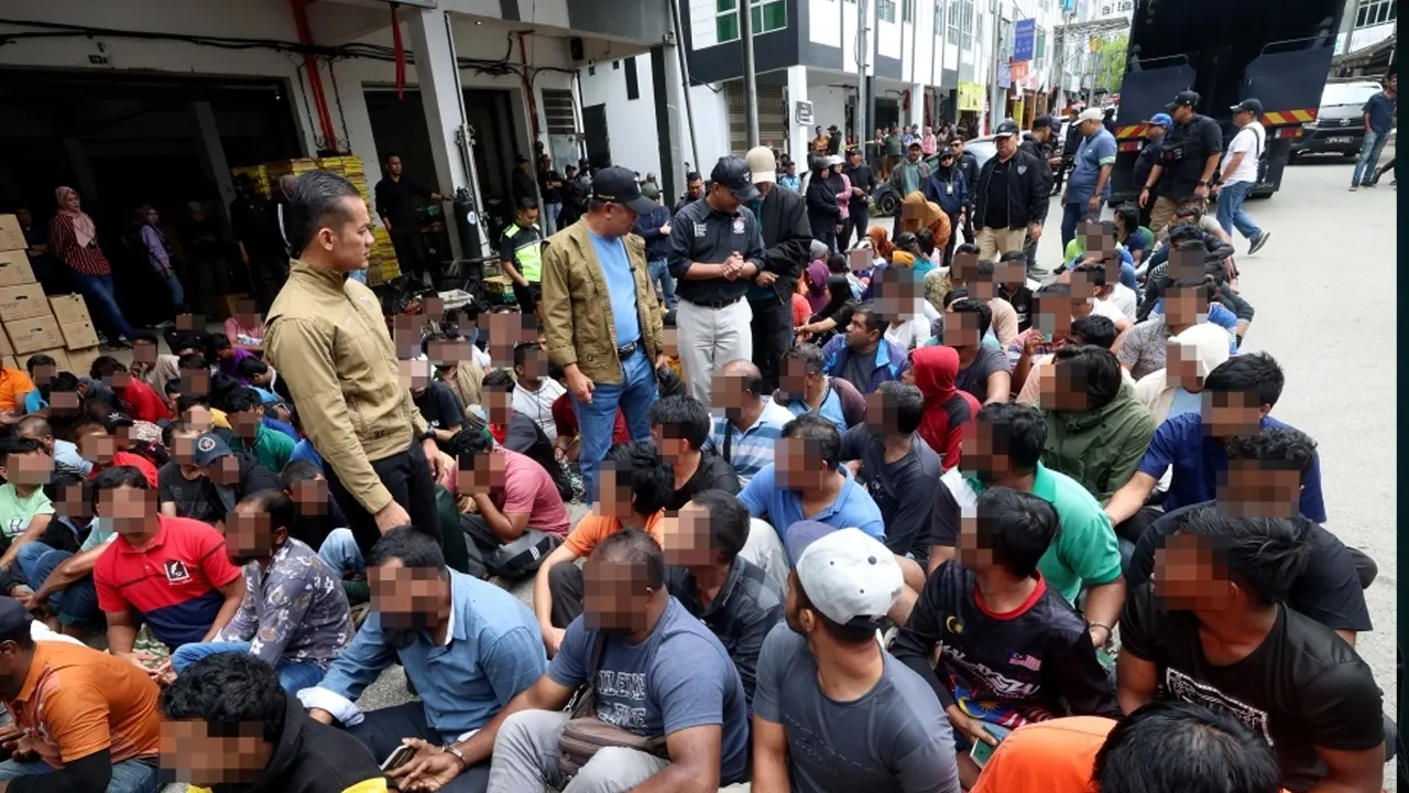 মালয়েশিয়ায় ফের ব্যাপক অভিযান, ১৭৪ বাংলাদেশি আটক