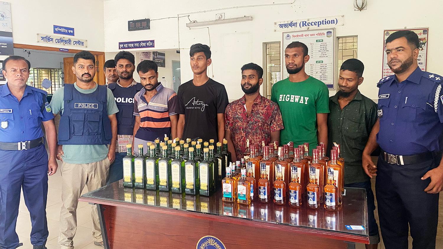 ঝিনাইগাতীতে আমদানি নিষিদ্ধ ভারতীয় ৫৫ বোতল মদসহ ৫ মাদককারবারি গ্রেফতার