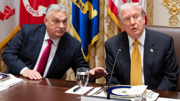 এবার রুশ তেল-গ্যাস নিষেধাজ্ঞা থেকে হাঙ্গেরিকে রেহাই দিলেন ট্রাম্প