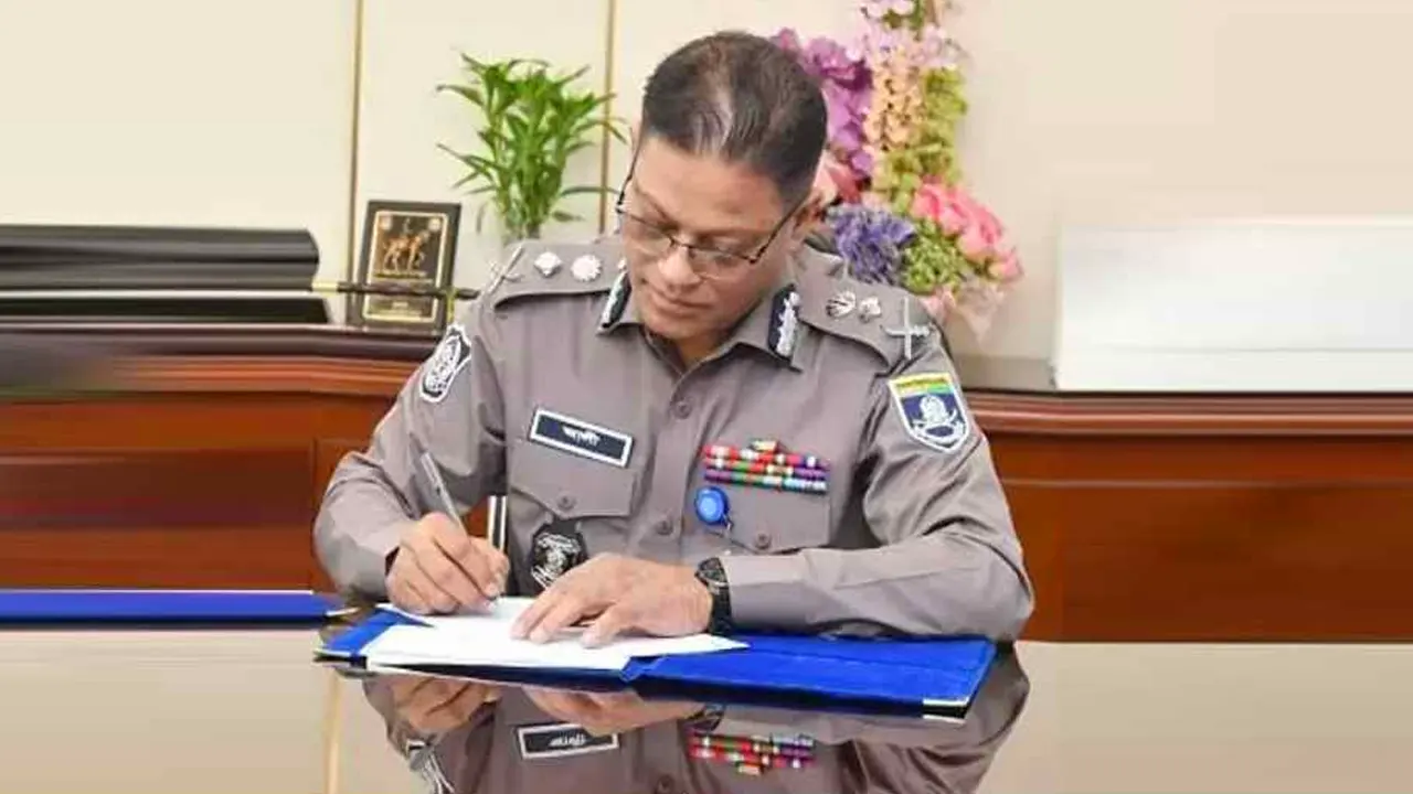 দায়িত্ব গ্রহণ করলেন নবনিযুক্ত আইজিপি আলী হোসেন ফকির