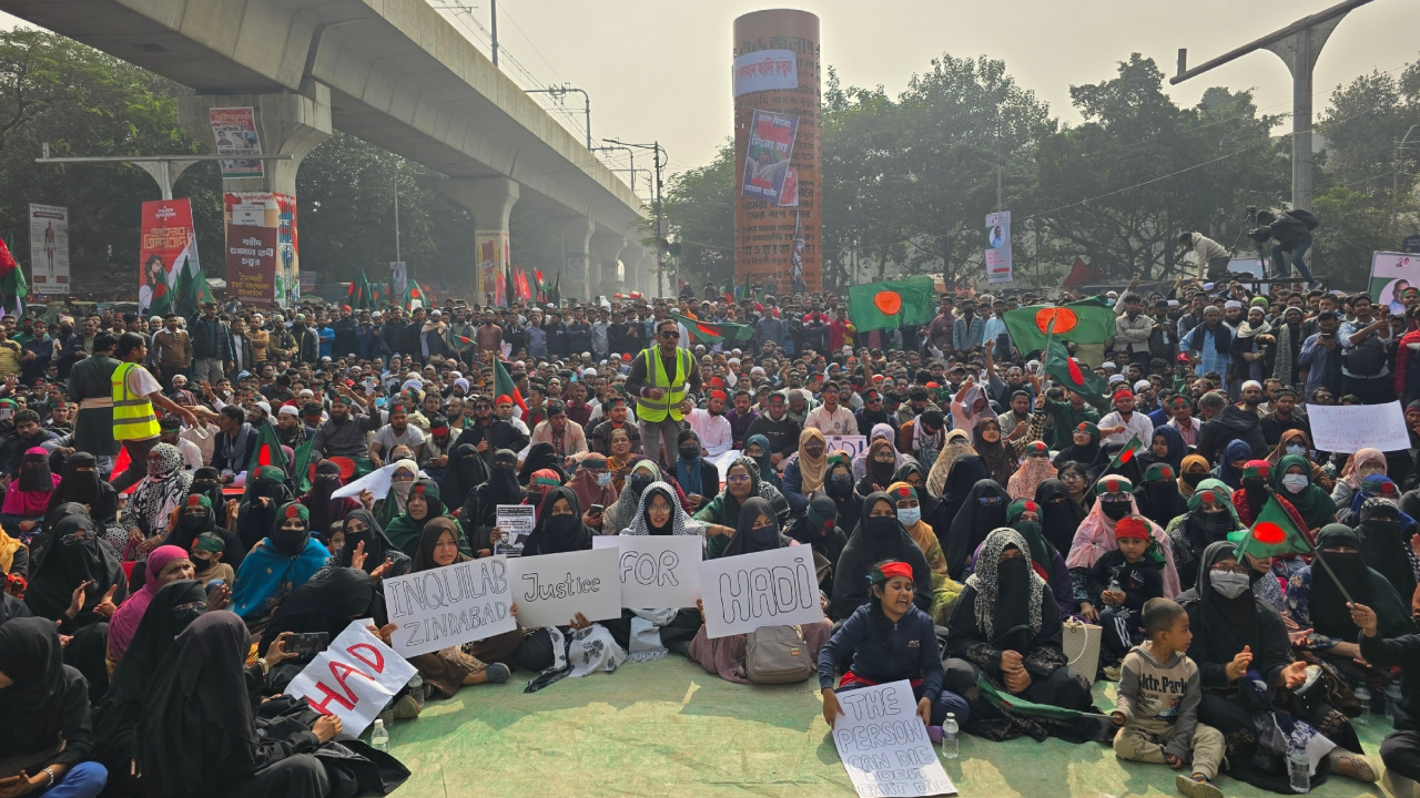 শাহবাগ মোড়ে ফের অবস্থান ইনকিলাব মঞ্চের