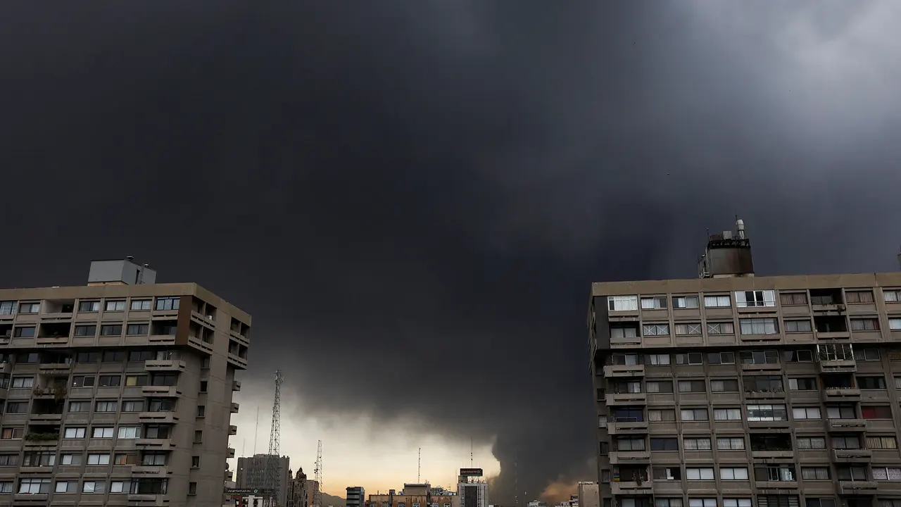 ইরানের সম্প্রচারকেন্দ্র ও হাসপাতালে হামলা,প্রচণ্ড বিস্ফোরণ ইরানজুড়ে