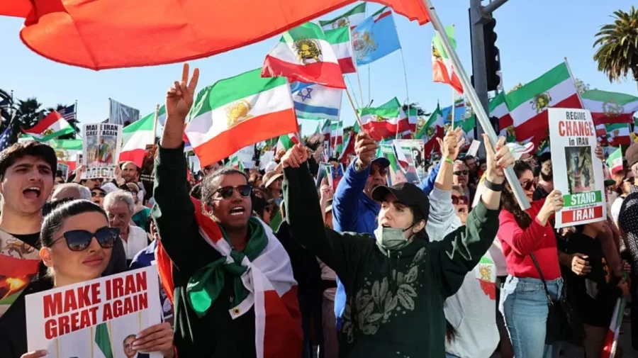 গ্রেপ্তার হওয়া ৮০০ বিক্ষোভকারীর ফাঁসি স্থগিত করলো ইরান