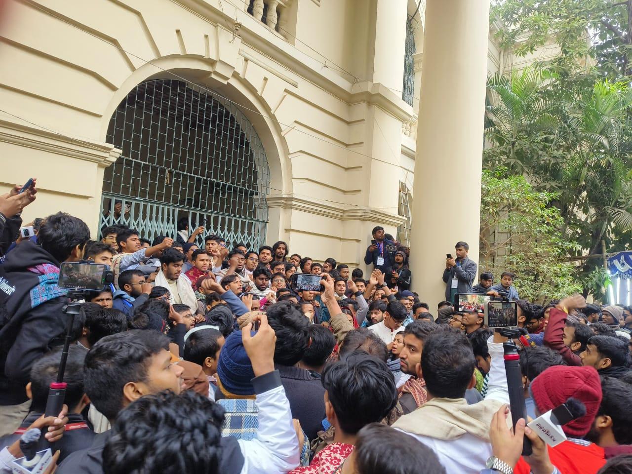 খালেদা জিয়ার মৃত্যুতে জকসু নির্বাচন সাময়িকভাবে স্থগিত