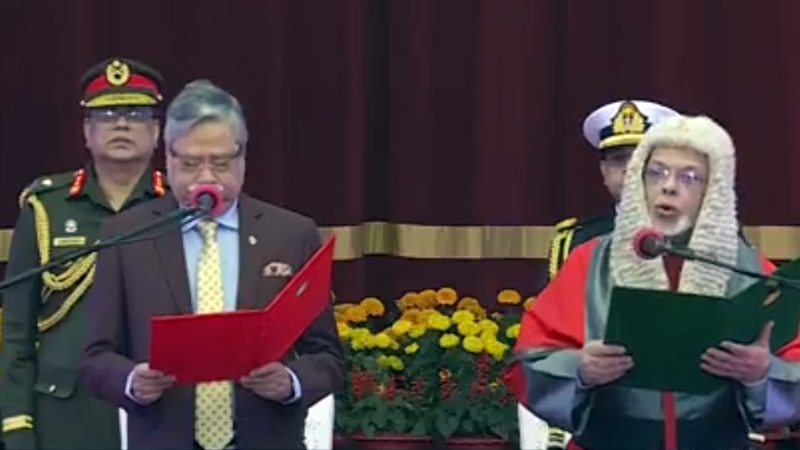 প্রধান বিচারপতি হিসেবে শপথ নিলেন জুবায়ের রহমান চৌধুরী