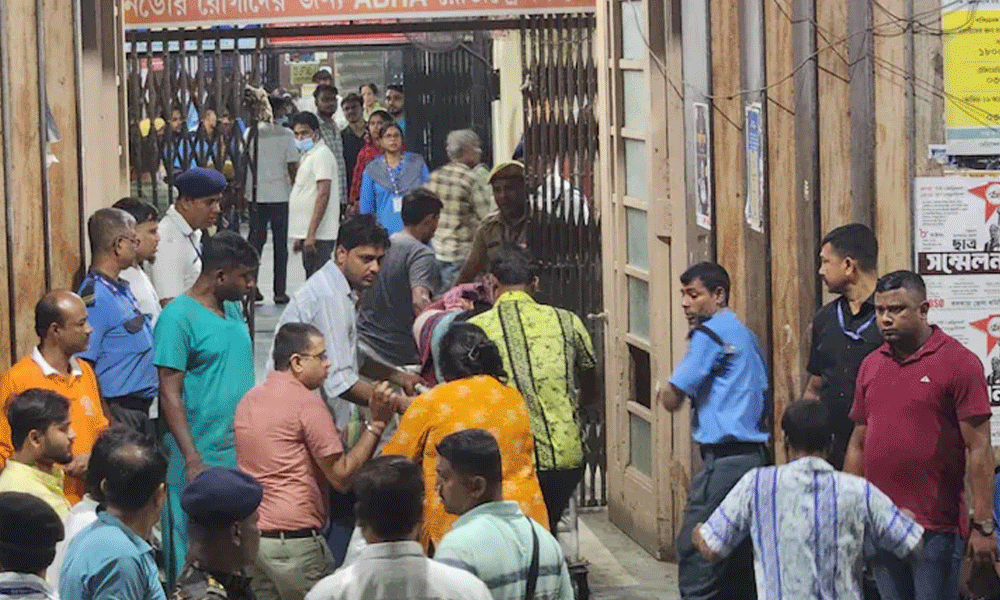 কলকাতায় দুর্গাপূজার মণ্ডপে পদদলিত হয়ে নিহত ২০