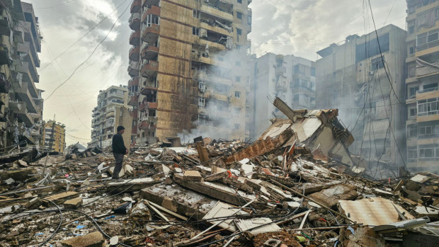 ইসরায়েলি আগ্রাসি হামলায় লেবাননে ১২ স্বাস্থ্যকর্মী নিহত