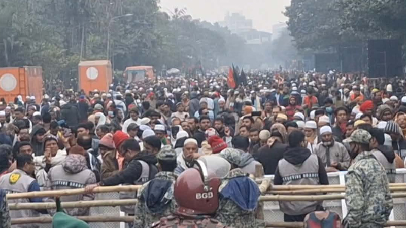 খালেদা জিয়ার জানাজাস্থলে  ভোরেই মানুষের ঢল