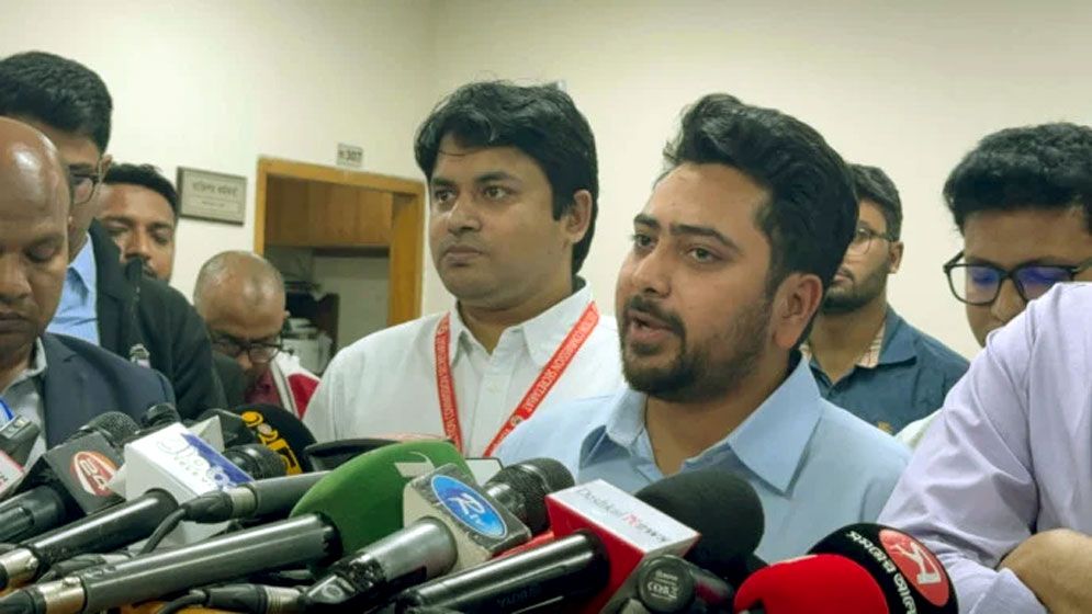 দেশের রাজনৈতিক পরিস্থিতি বিবেচনায় নিয়ে তফশিল দিন: ইসিকে নাহিদ