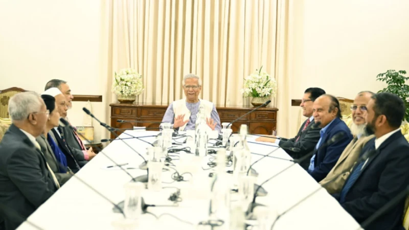 নির্বাচন ও গণভোট আয়োজনে নির্বাচন কমিশন প্রস্তুত: প্রধান উপদেষ্টাকে সিইসি