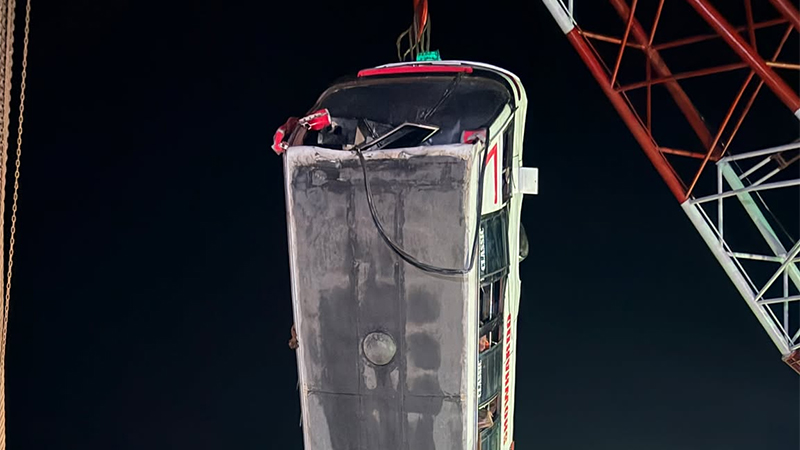 ফেরি থেকে নদীতে পরা বাস উদ্ধার,১৭ জনের মরদেহ উদ্ধার, ১০ জনের পরিচয় শনাক্ত