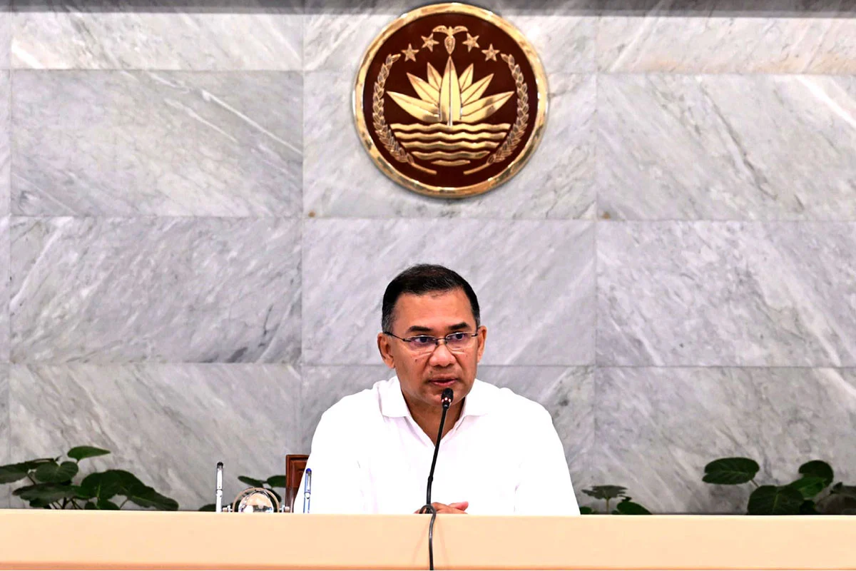 রাজধানীর বিভিন্নস্থানে অভিনন্দন সংবলিত বিলবোর্ড দ্রুত অপসারণের নির্দেশ প্রধানমন্ত্রীর