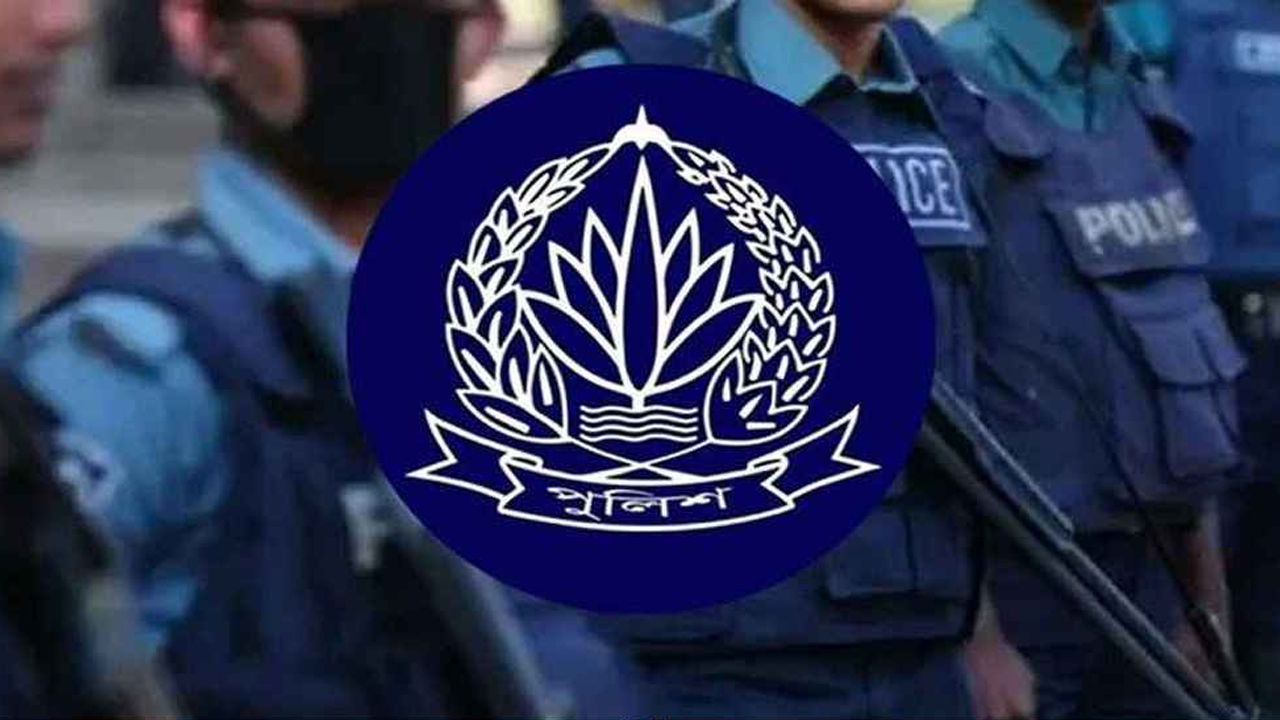নেভি ব্লু শার্টে ফিরছে পুলিশ, প্যান্টের রঙ কী