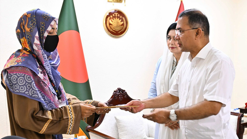 প্রধানমন্ত্রীর সঙ্গে শহিদ সেনাসদস্যদের পরিবারের সাক্ষাৎ, আর্থিক সহায়তা