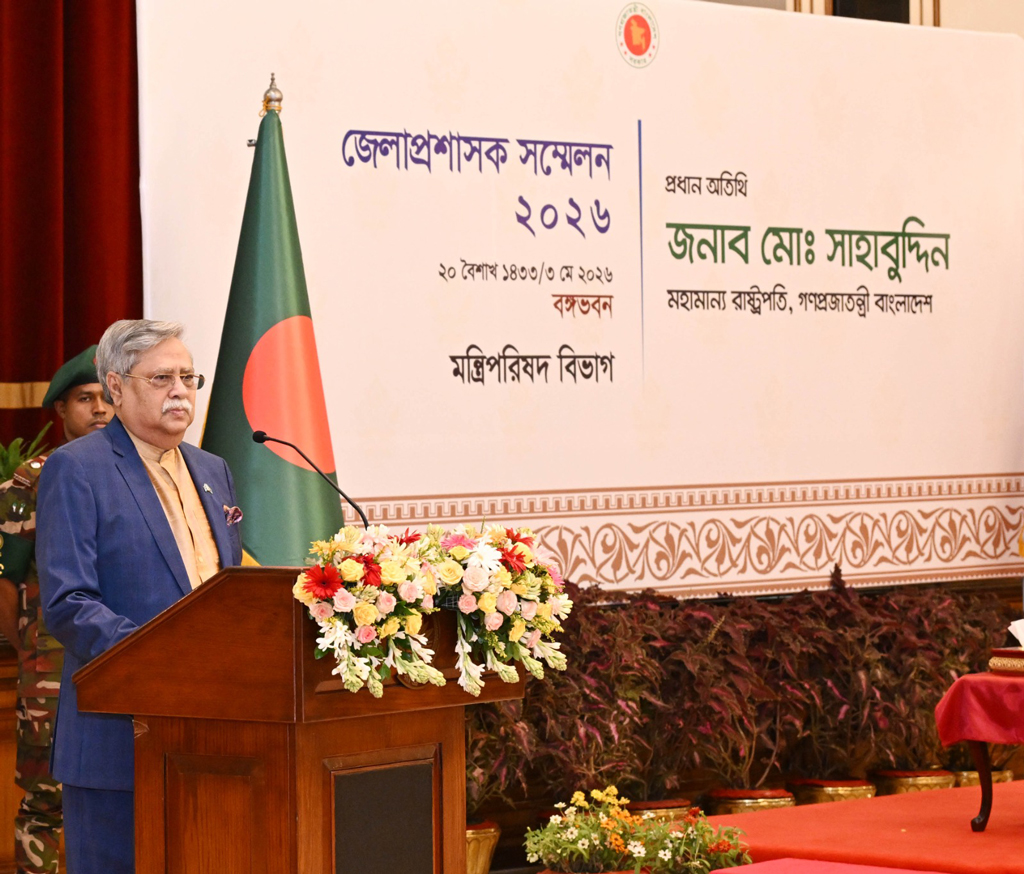 অন্তর্র্বতী সরকার আমাকে ডিসিদের সঙ্গে মিলিত হওয়ার সুযোগ দেয়নি : রাষ্ট্রপতি