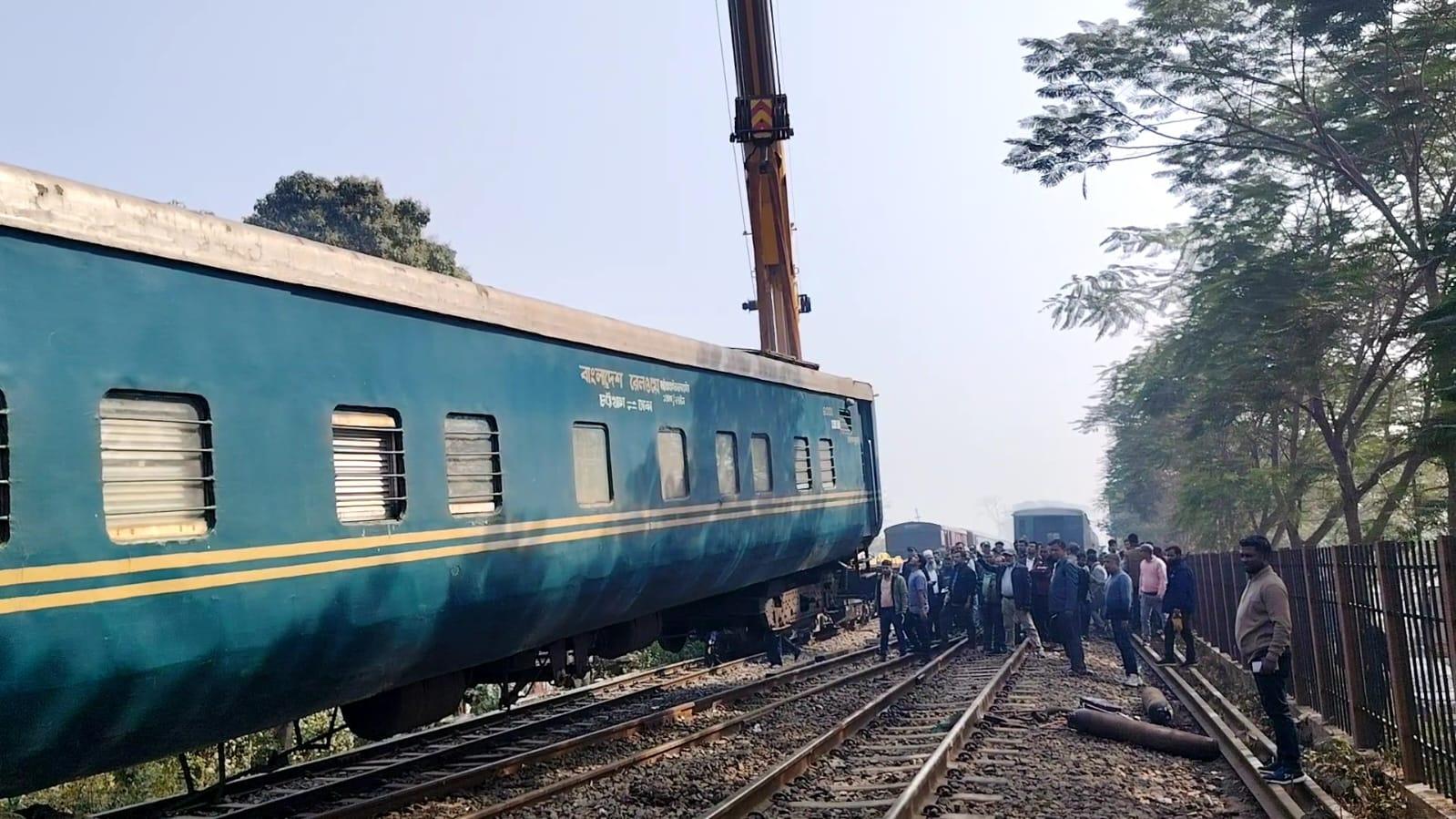 ৮ ঘন্টা বন্ধ থাকার পর ঢাকা-সিলেট-চট্টগ্রাম রুটে ট্রেন চলাচল স্বাভাবিক