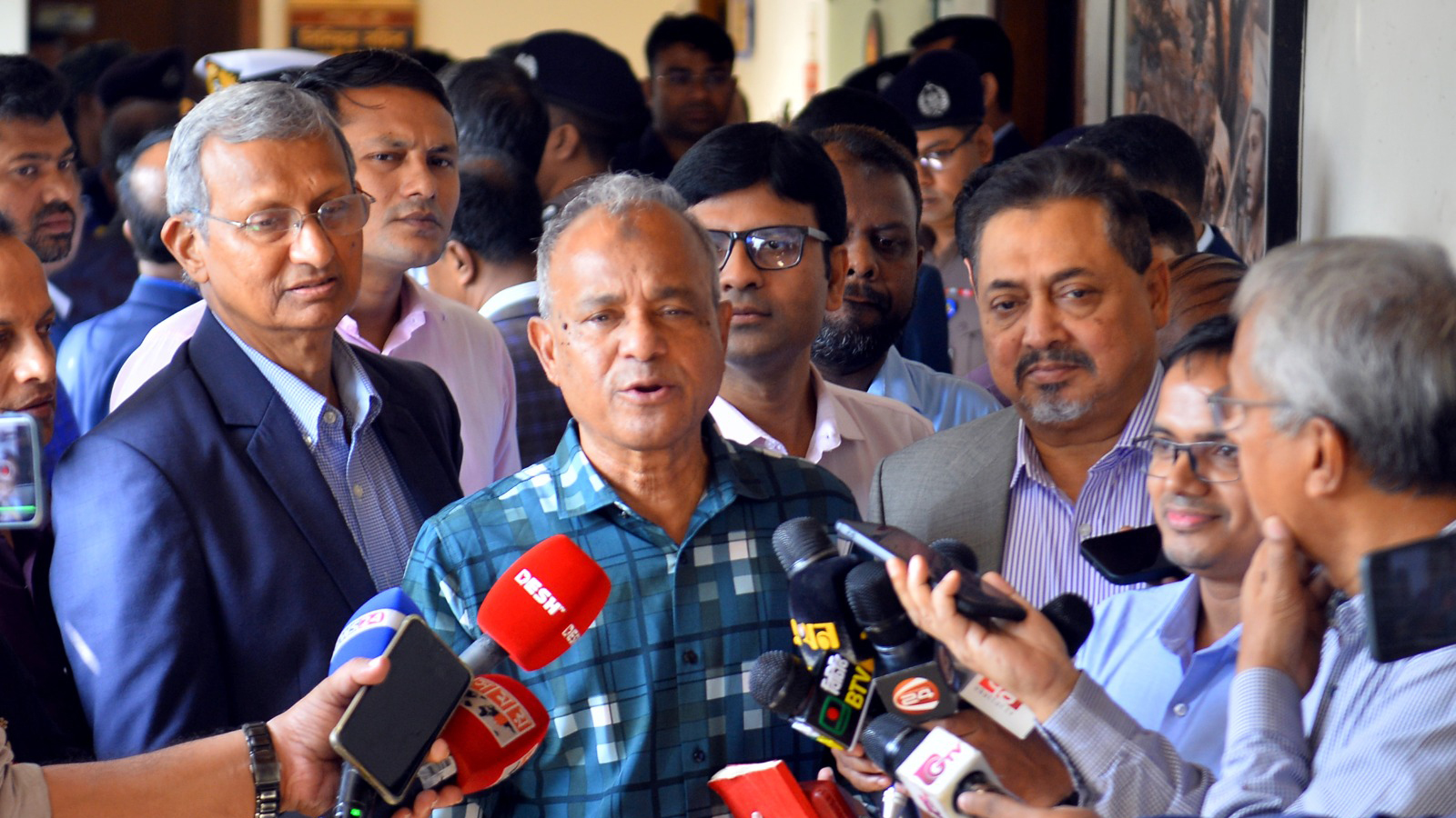 নির্বাচনের আগে আইনশৃঙ্খলা পরিস্থিতি খারাপ হওয়ার কোনো শঙ্কা নেই: স্বরাষ্ট্র উপদেষ্টা