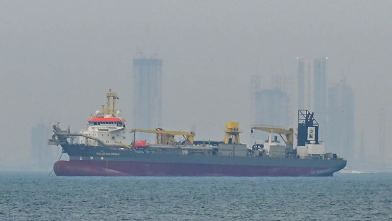 ইসরায়েল-যুক্তরাষ্ট্রের যৌথ বোমাবর্ষণ চললে উপসাগরীয় অঞ্চল থেকে তেল রপ্তানি ঠেকাবে ইরান