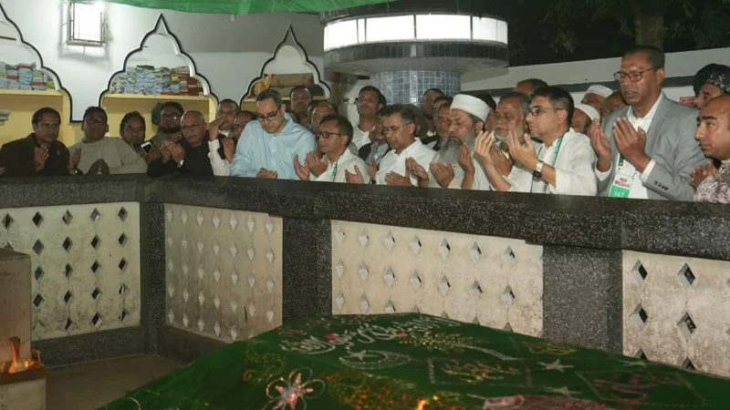 সিলেটে শাহজালাল ও শাহপরান (রহ.) মাজার জিয়ারত করলেন তারেক রহমান