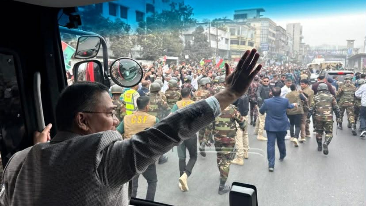 লাখো জনতার সংবর্ধনা মঞ্চের পথে তারেক রহমান