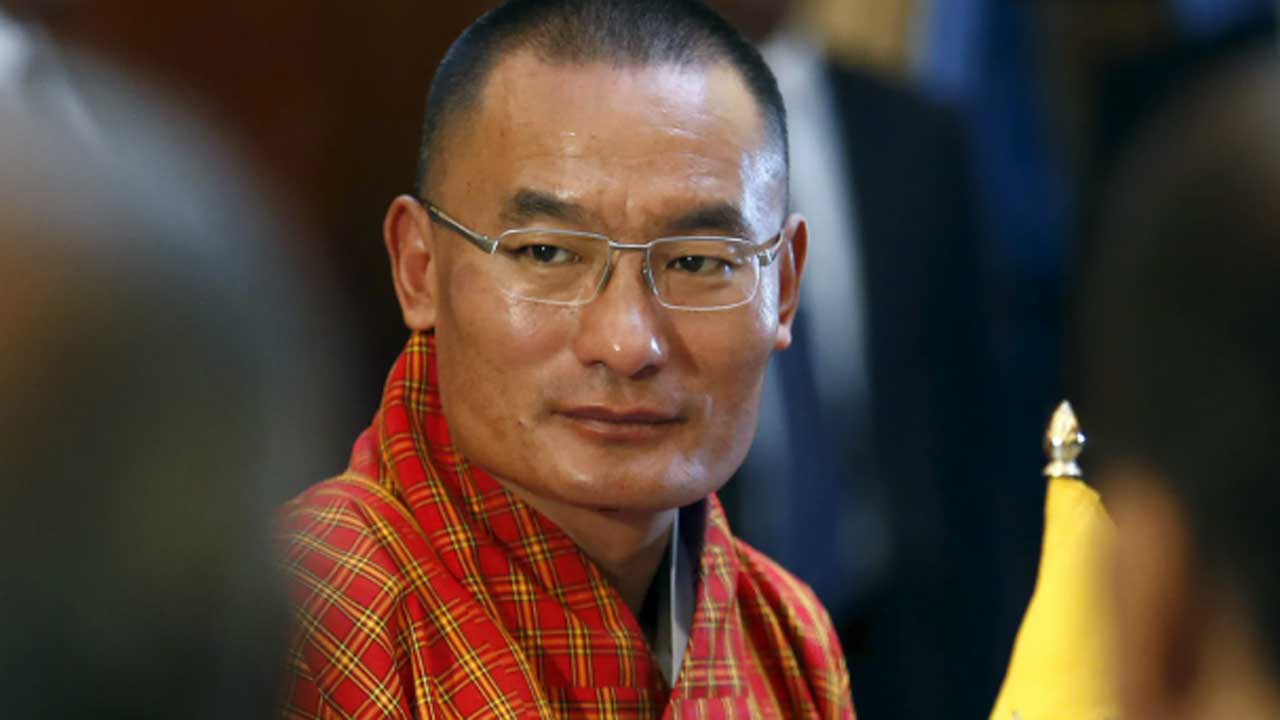 ভুটানের প্রধানমন্ত্রী শেরিং টোবগে ঢাকায় পৌঁছেছেন