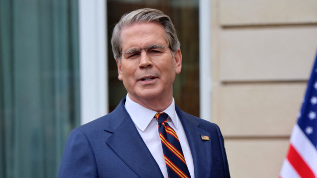 ইরানে হামলার তীব্রতা বাড়াতে পারে যুক্তরাষ্ট্র : মার্কিন অর্থমন্ত্রী