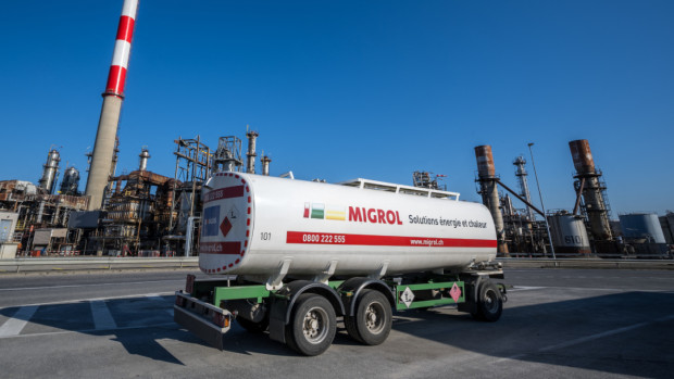 মার্কিন যুক্তরাষ্ট্রে জ্বালানির দাম আকাশছোঁয়া, ৫ বছরে সর্বোচ্চ