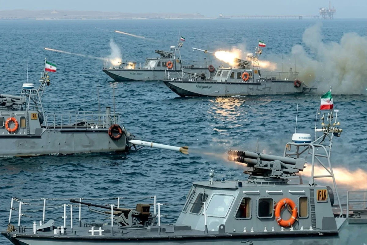 সংঘাতে এবার নতুন মোড়, মার্কিন সামরিক জাহাজে হামলা চালাল ইরান